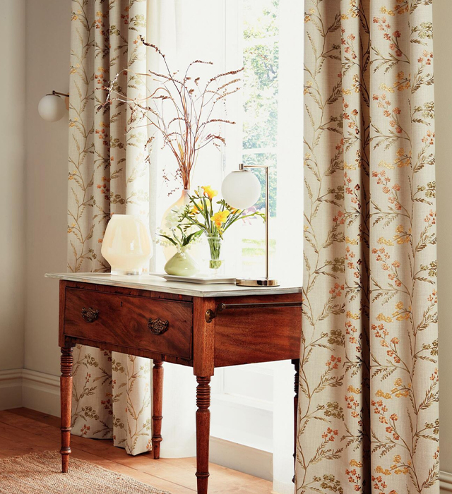 Plumbs bespoke curtains