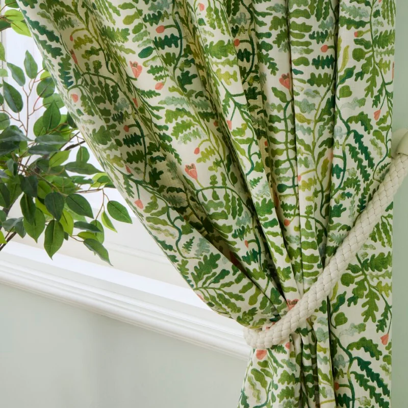 Plumbs made-to-measure curtains