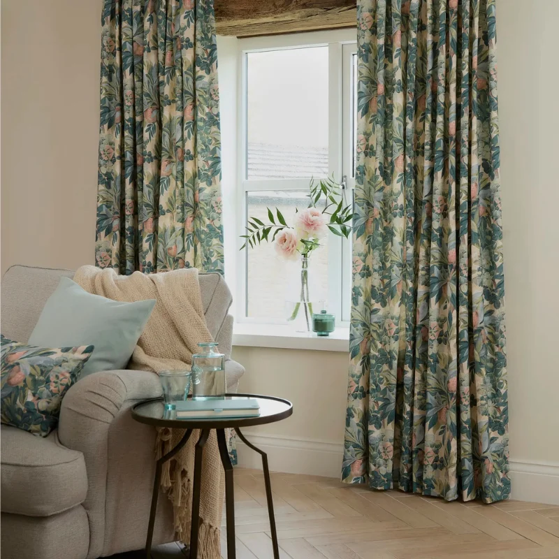 Made-to-measure curtains