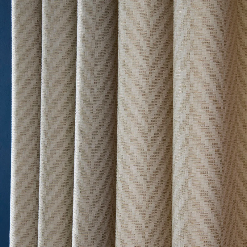 Plumbs made-to-measure curtains